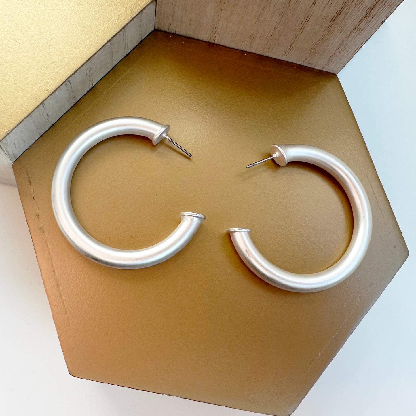 Upper Class Small Hoop Earrings