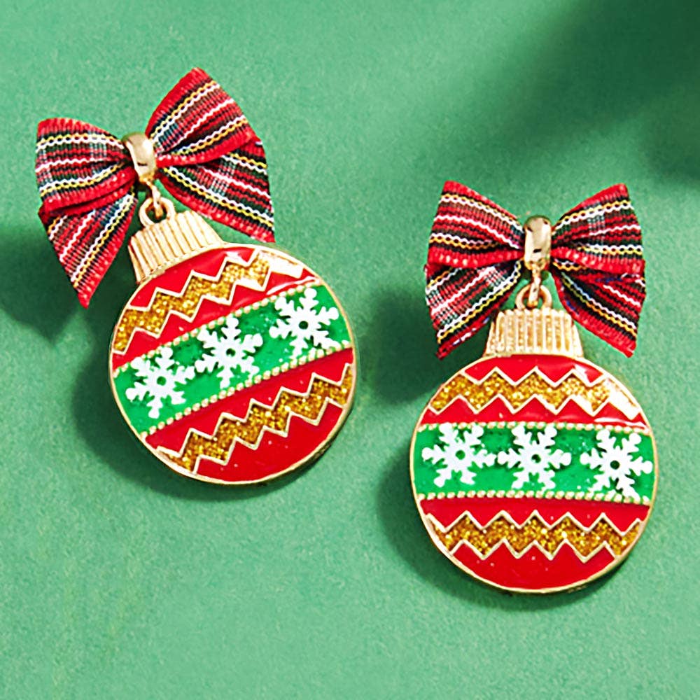 Christmas-themed earrings with red bows on a green background